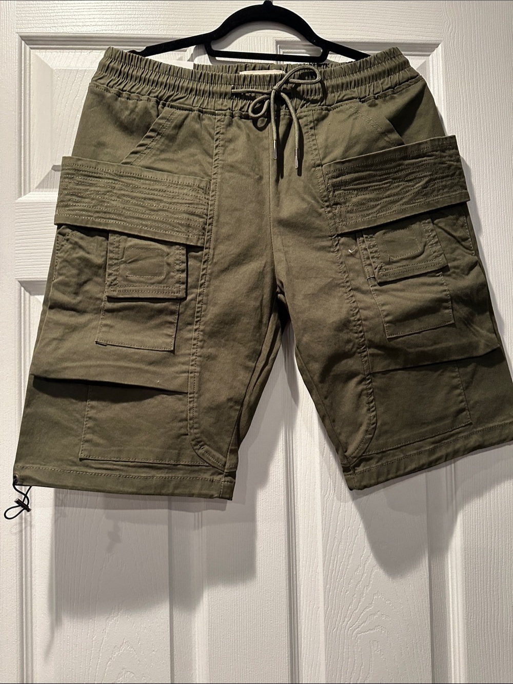 Men's Olive Cargo Shorts with Utility Pockets